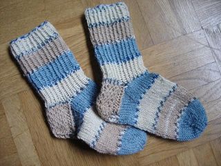 Handgestrickte Socken - Handarbeit Stricken Basteln - Rot an der Rot