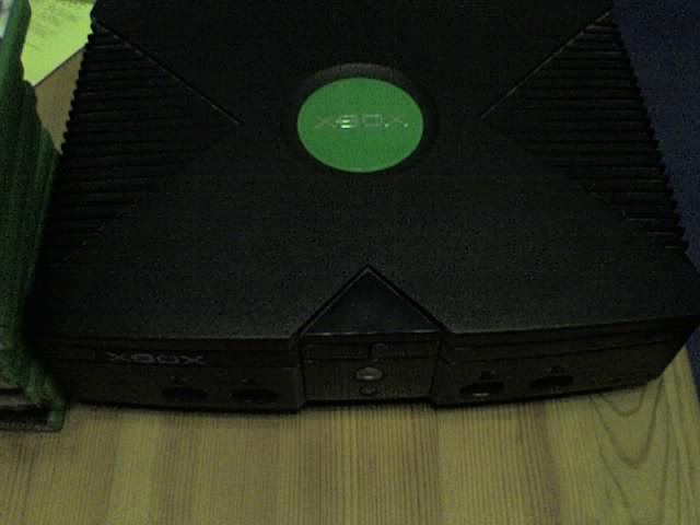 X-Box mit zwei Steuerungen und 15 Spielen - Videospiele Konsolen - Düsseldorf