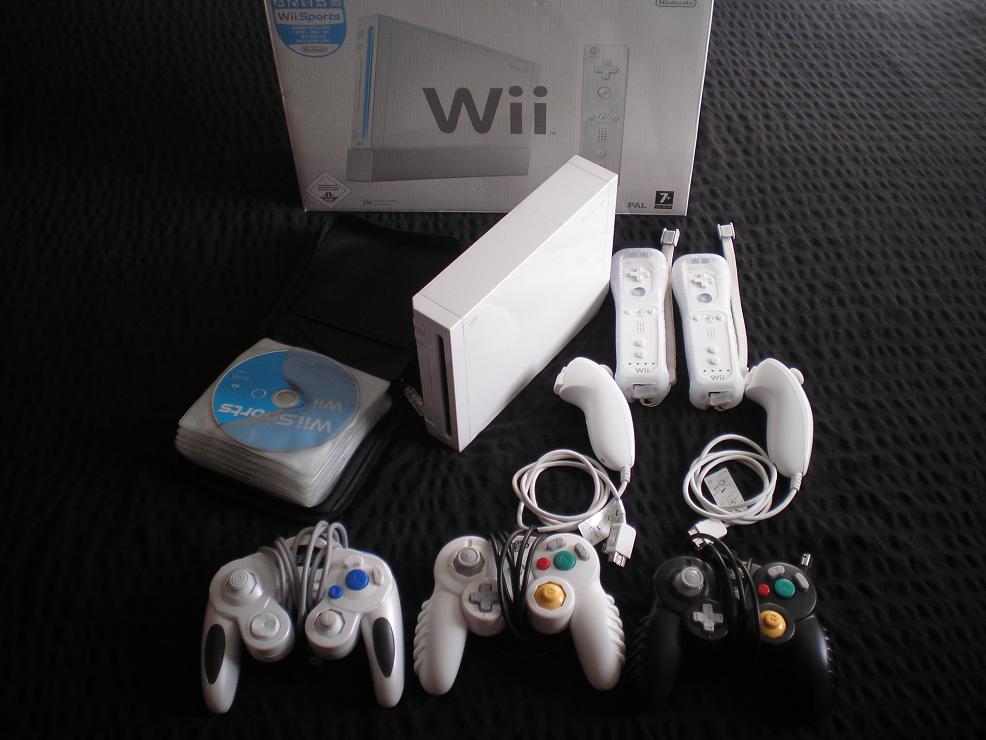 Nintendo Wii Modchip 2 Wiimotes mit Nunchucks , 3 Gamecube Kontroller und 25 Spi - Videospiele Konsolen - Mönchengladbach