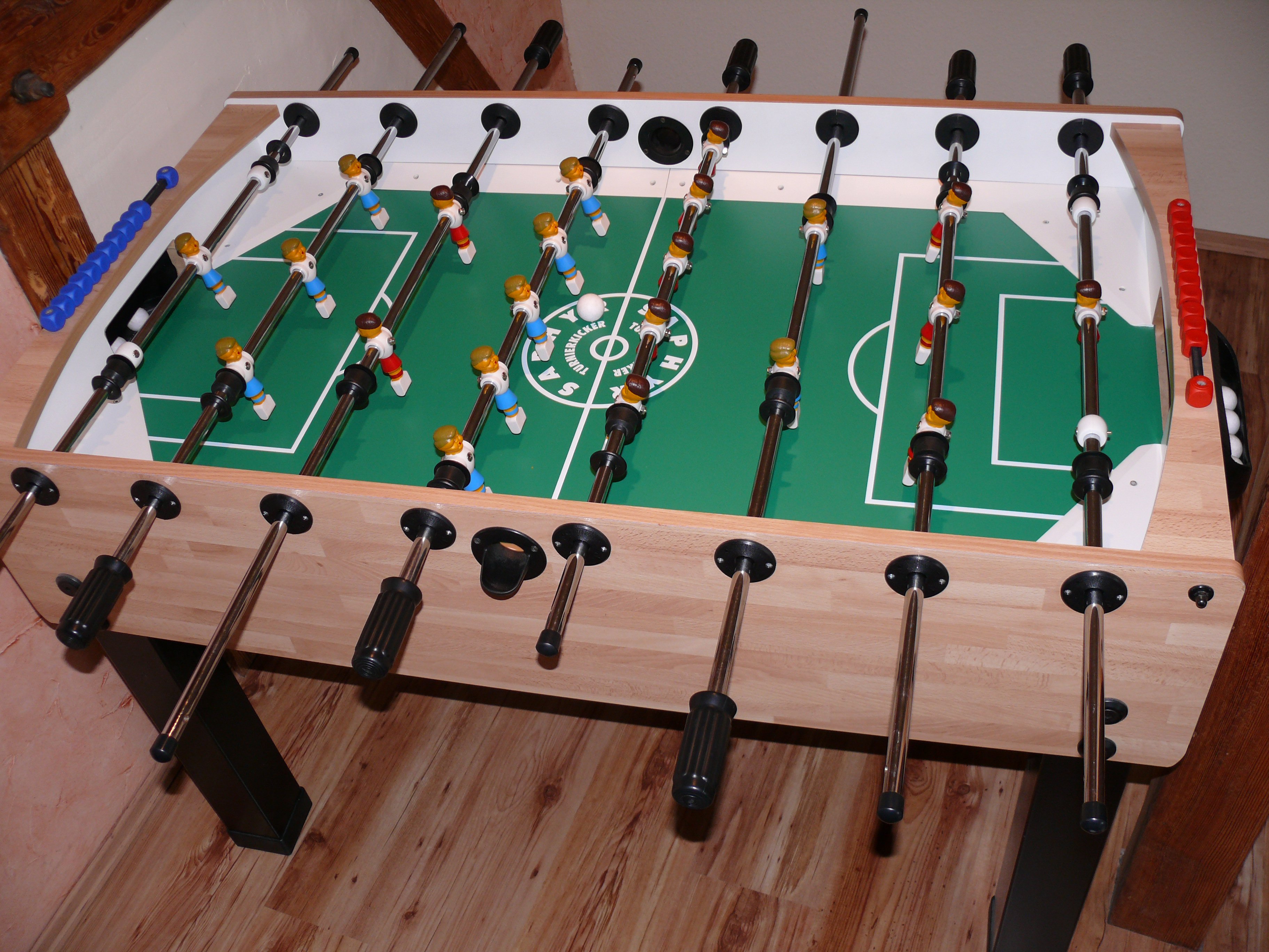 Tischkicker in neuwertigem Zustand NP 500 EUR  - Sonstige Spiele Hobby - Pouch